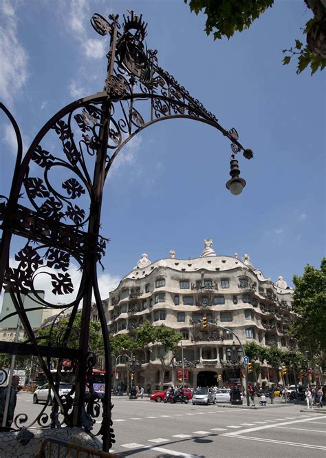 what is passeig de gracia.